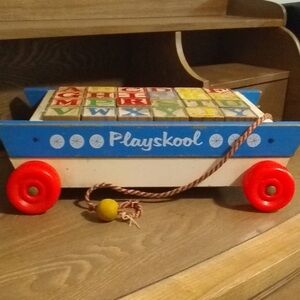 Vintage 1976 PLAYSKOOL LETTER BLOCK WAGON TOY